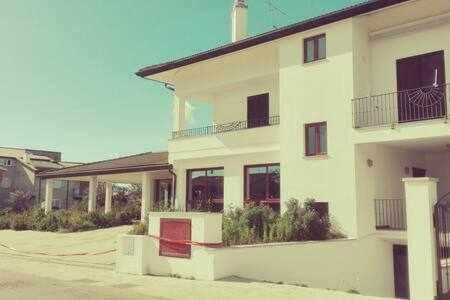 House White Apartments Àrbatax Εξωτερικό φωτογραφία